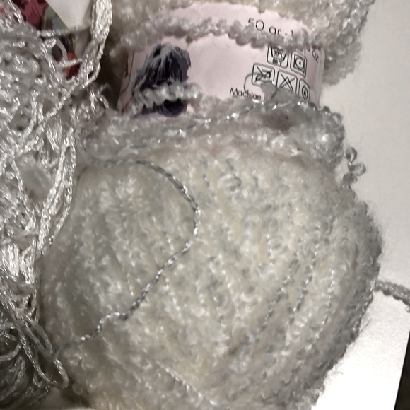 11+ 🌸NEW🌸. YARN ALL WHITE Or Tangled re-Banded - Picture 4 of 8